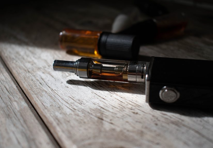 почему вейп плюется жидкостью